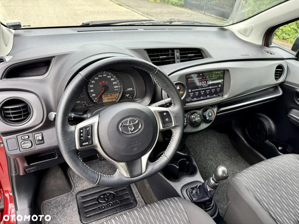Toyota Yaris 1.33 Premium EU6 - 17