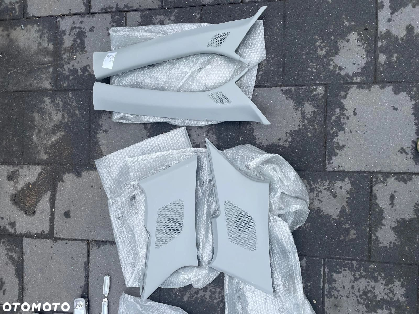AUDI Q2 3.0TFSI ELEMENTY WNĘTRZA PODSUFITKI - 3