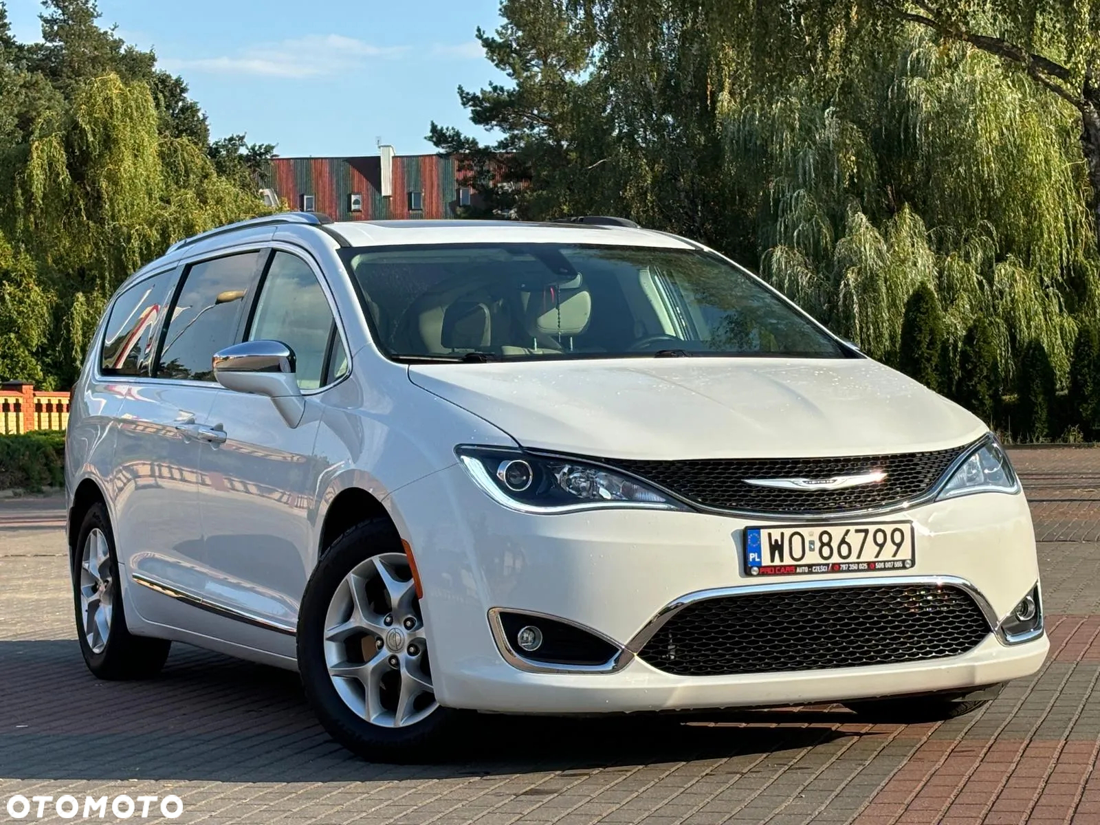 Chrysler Pacifica - 8