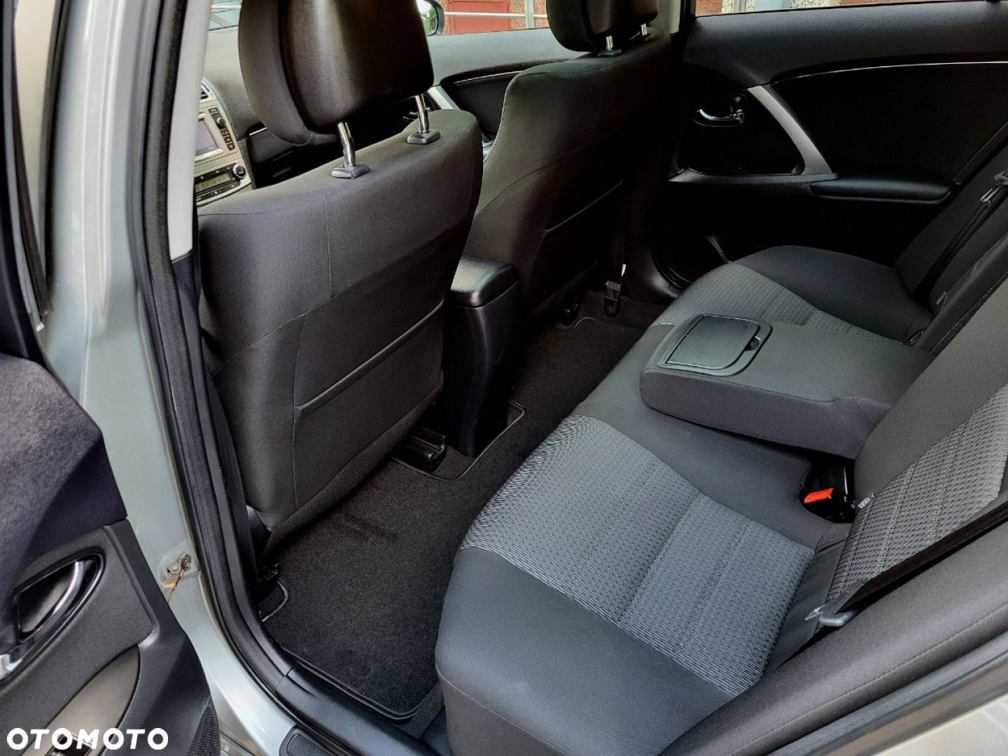 Toyota Avensis - 8