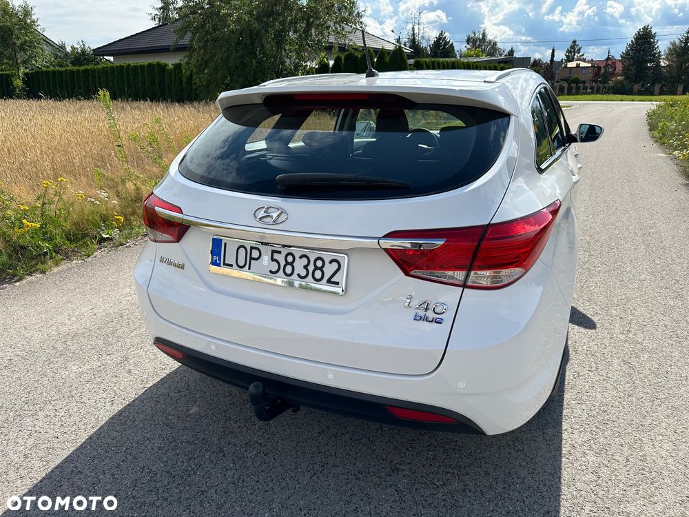 Hyundai i40 Kombi blue 1.6 Family - 9