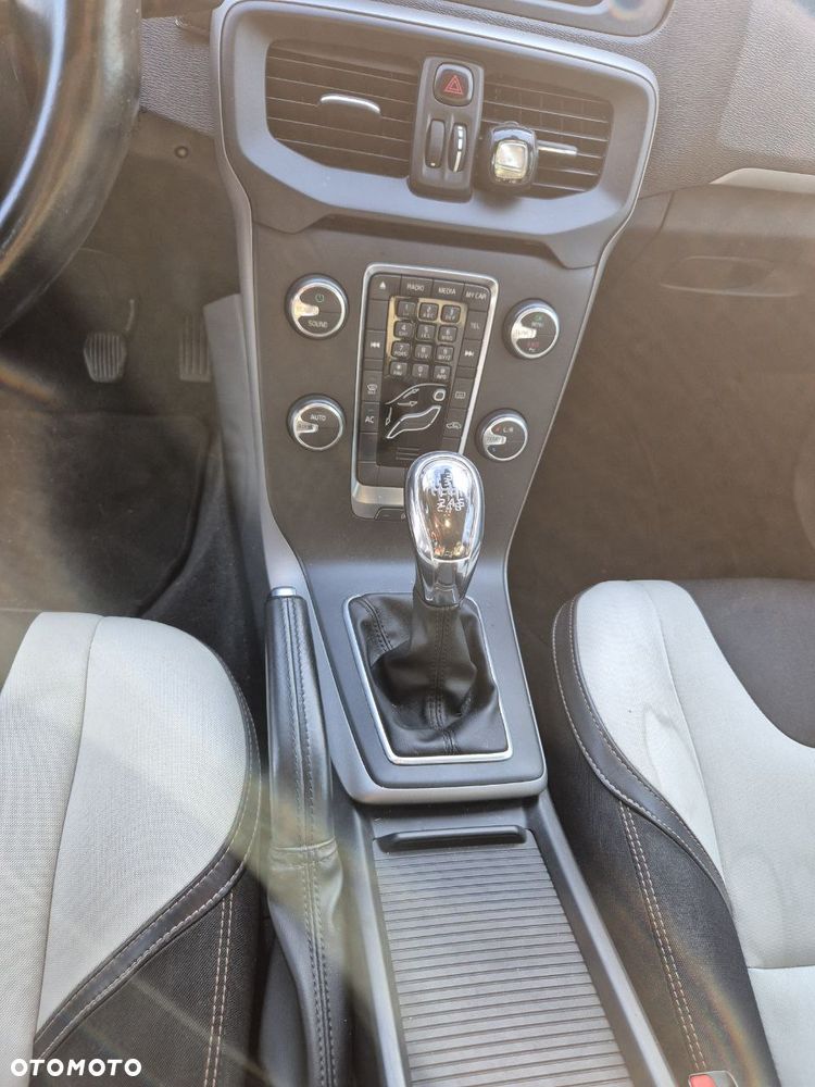 Volvo V40 D2 Base - 13