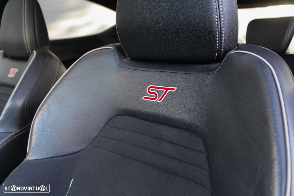 Ford Fiesta 1.5 EcoBoost ST - 43