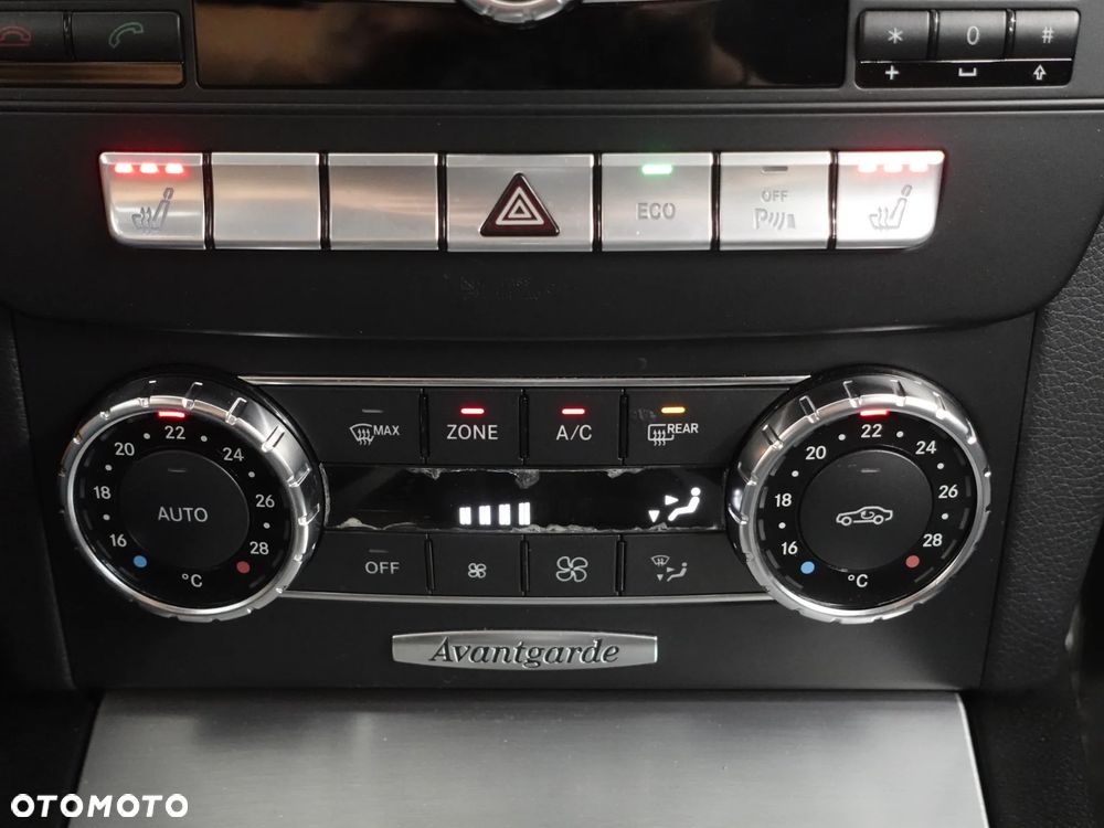 Mercedes-Benz Klasa C 200 (BlueEFFICIENCY) 7G-TRONIC Avantgarde - 34