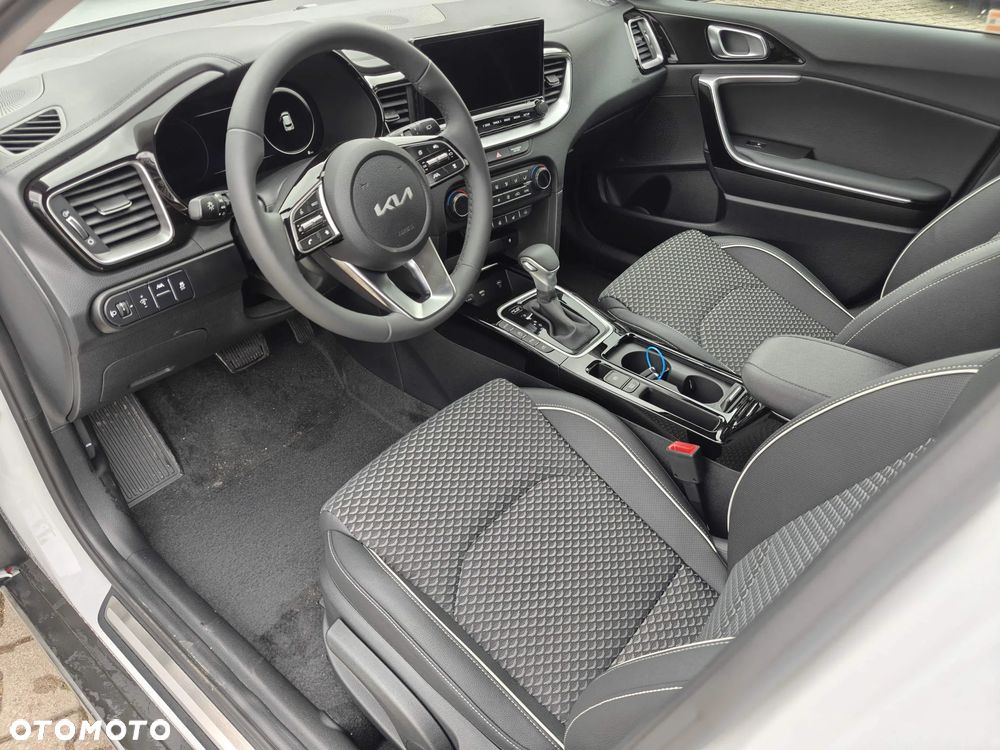 Kia XCeed - 13