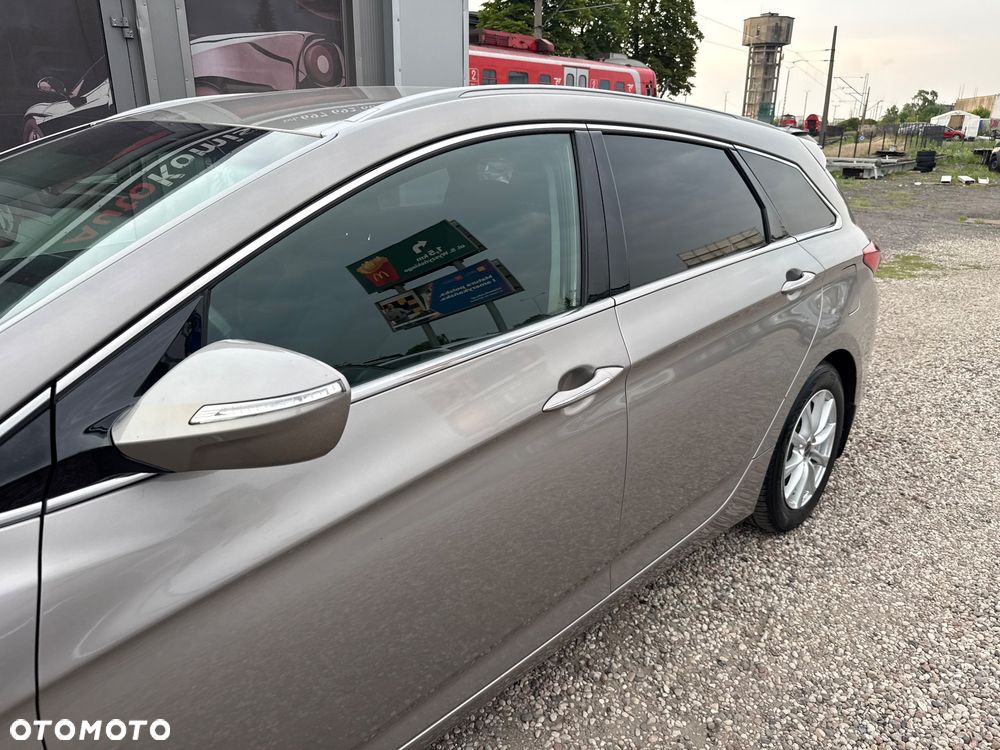 Hyundai i40 Kombi blue 1.6 Trend - 8