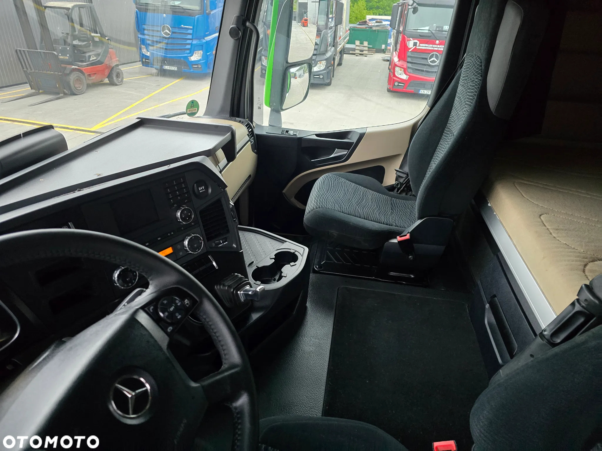 Mercedes-Benz ACTROS - 12