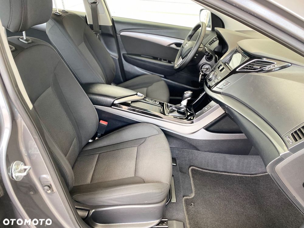 Hyundai i40 Kombi blue 1.6 Trend - 12