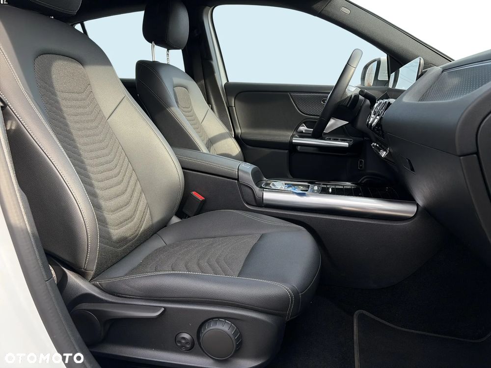 Mercedes-Benz EQA 300 66.5kWh 4-Matic AMG Line - 34