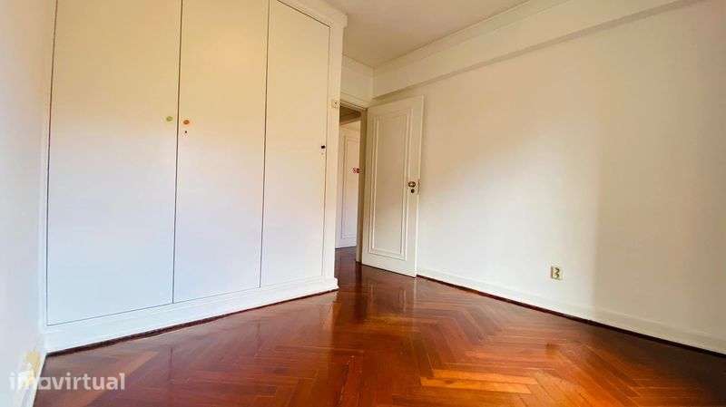 Apartamento de Excelência | T4+1 na Estrela | 4.000€ - Grande imagem: 5/12