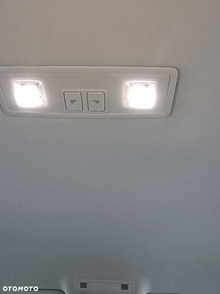 Volkswagen Passat 1.6 TDI SCR DSG Business - 17