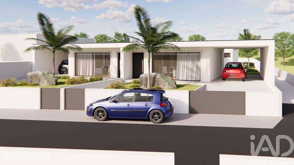 Casa T3 em Alvarães de 146,00 m2