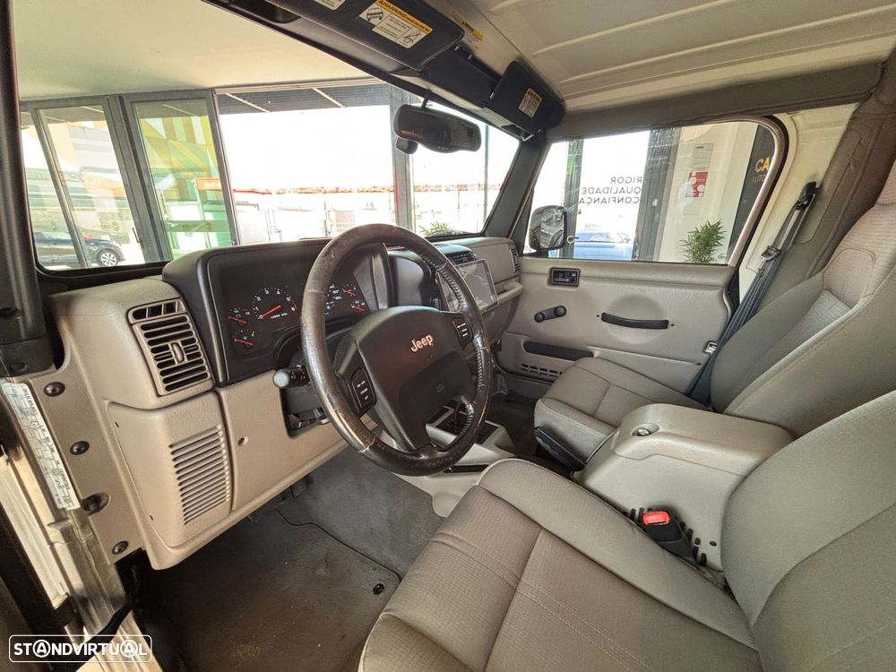 Jeep Wrangler 4.0 Auto Sahara - 6