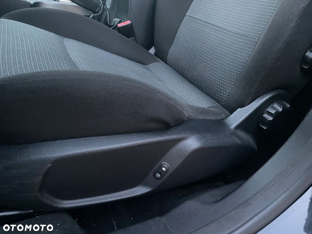 Ford Mondeo 1.6 Ghia - 15