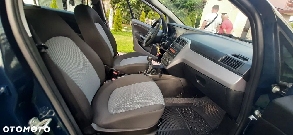 Fiat Grande Punto - 38