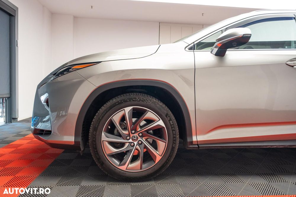 Lexus Seria RX - 7