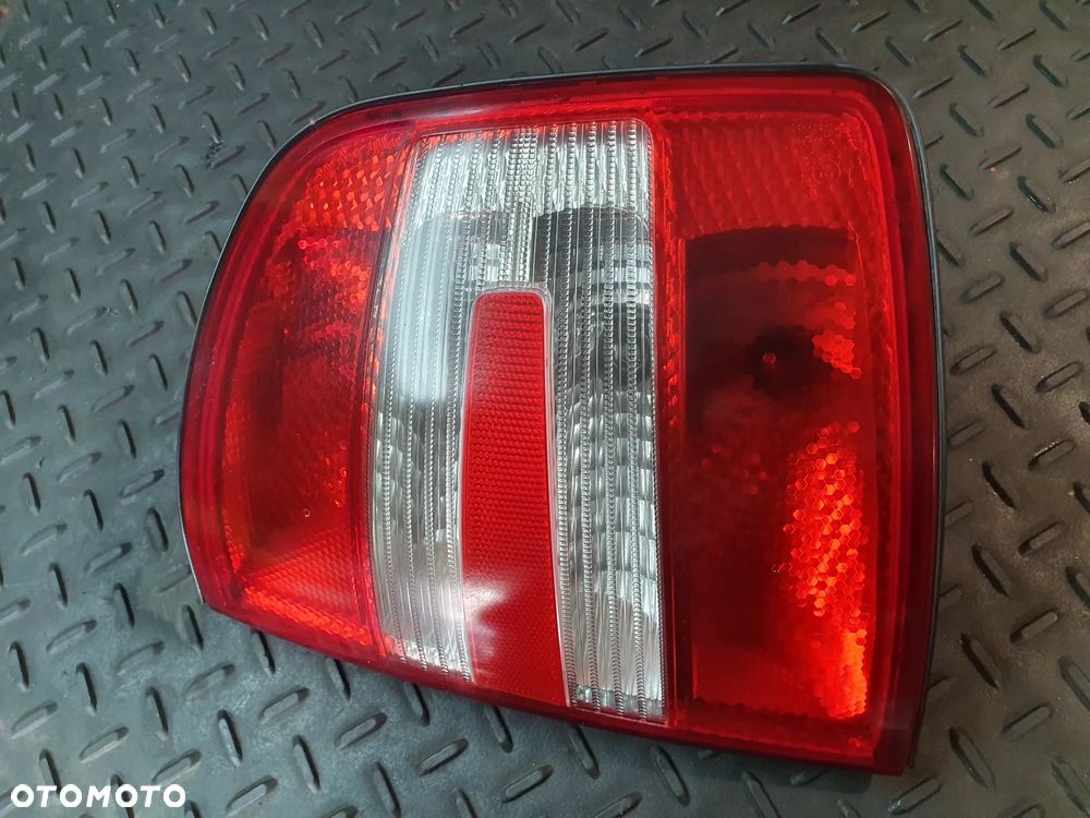SKODA FABIA I 6Y 04-07 LAMPA TYŁ PRAWA WKŁAD 4D SEDAN KOMBI LIFT  + WTYCZKA INSTALACJA - 3
