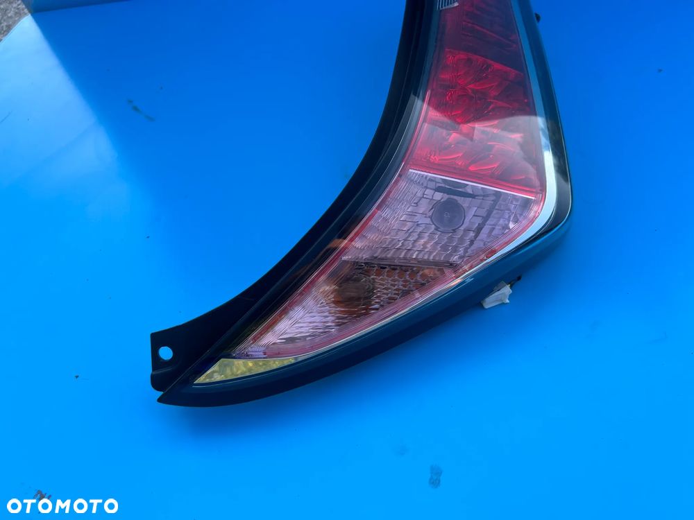 LAMPA TYLNA PRAWA TOYOTA AYGO II 14- - 4