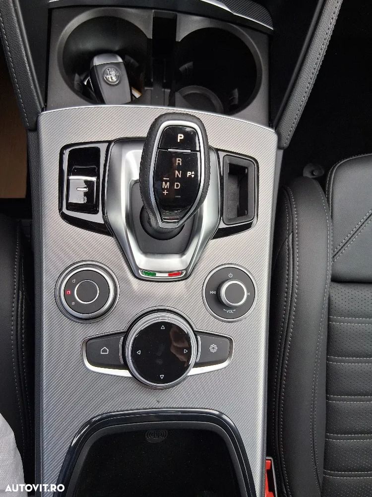 Alfa Romeo Stelvio 2.0 Turbo 16V AT8-Q4 Veloce - 14