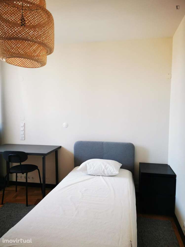 Quarto - localizado em Paranhos Porto - Grande imagem: 2/15