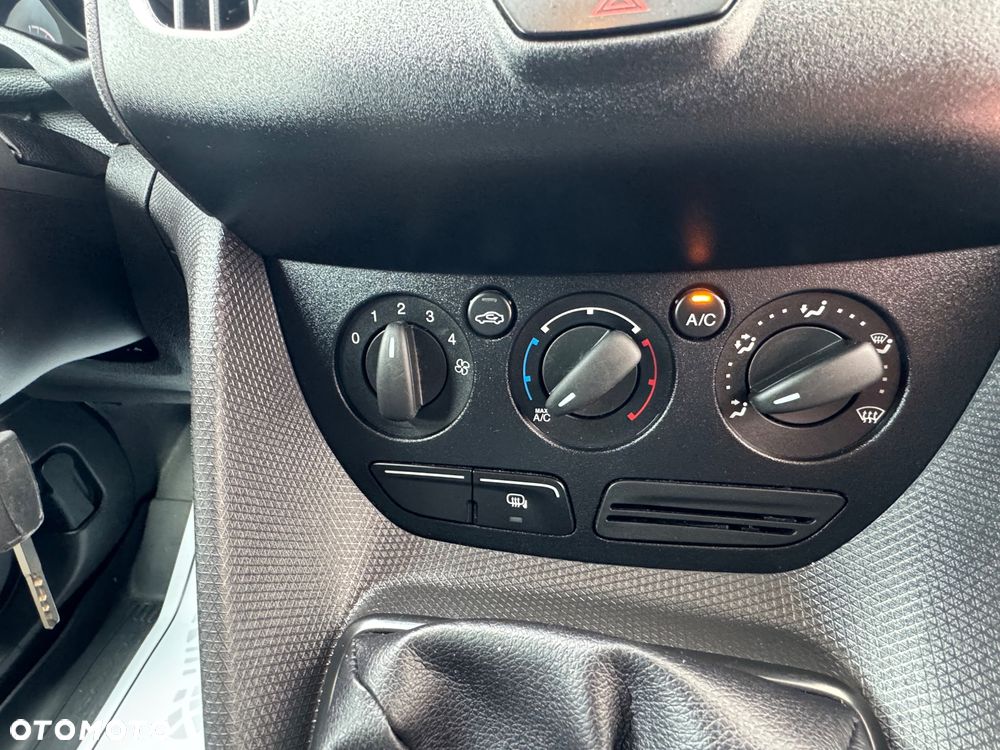Ford Transit Conect - 16