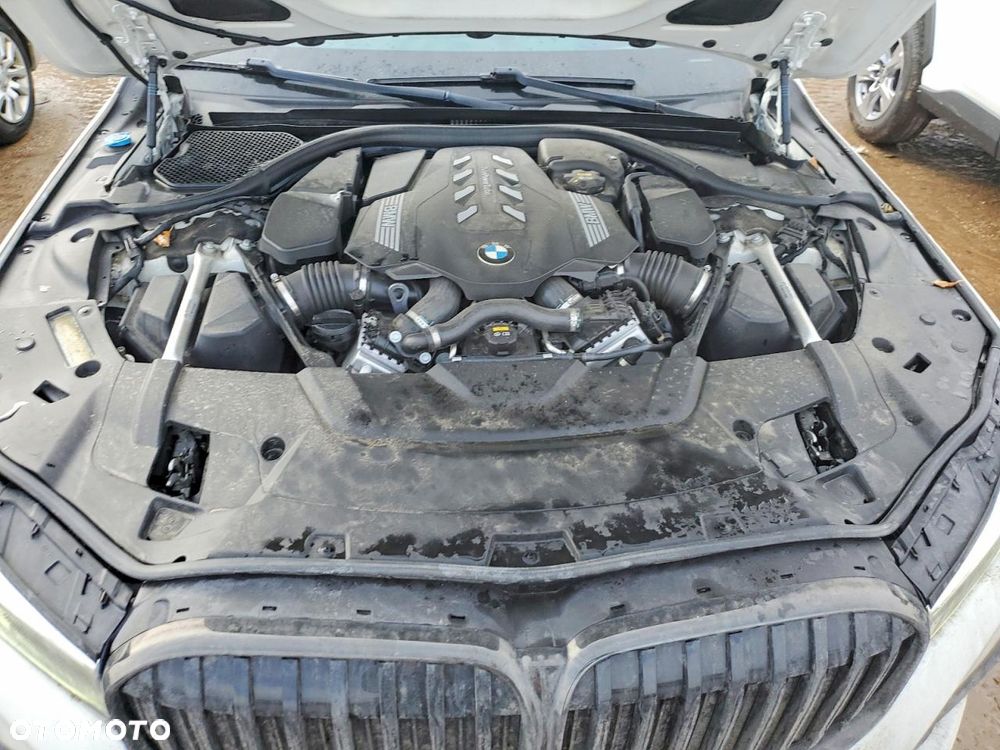 BMW Seria 7 750Li xDrive - 11