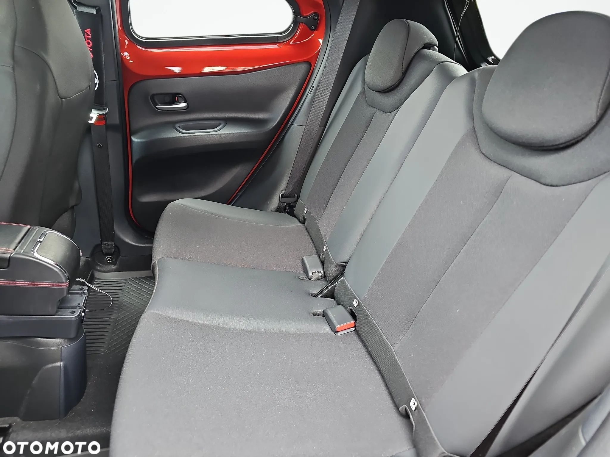 Toyota Aygo X 1.0 VVT-i Executive CVT - 13