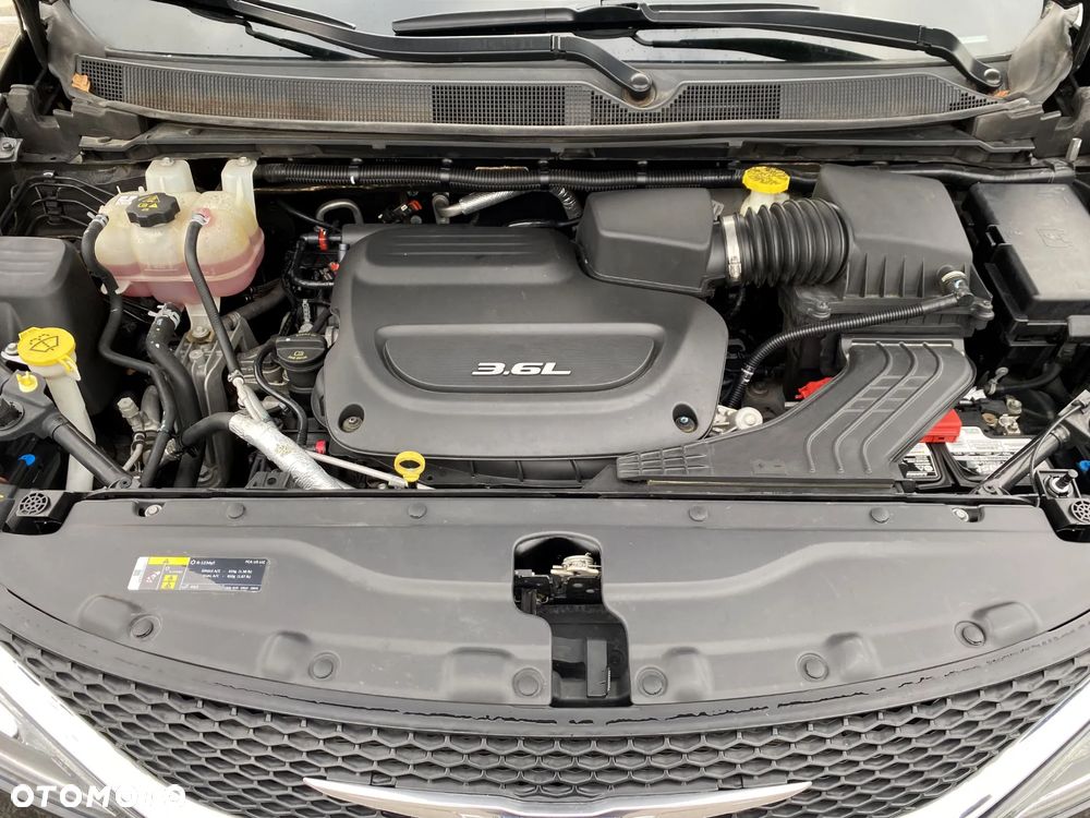 Chrysler Pacifica - 40