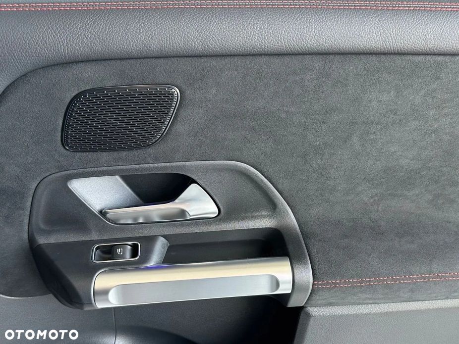 Mercedes-Benz GLB 200 AMG Line 7G-DCT - 13