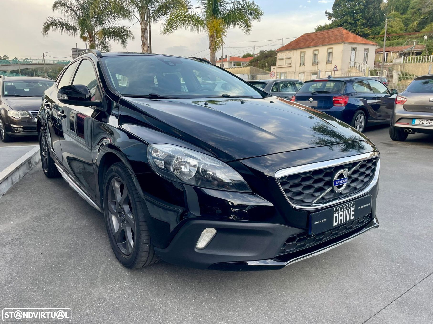 Volvo V40 Cross Country 2.0 D2 Momentum - 3
