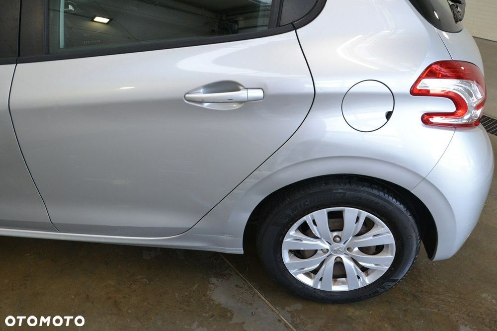 Peugeot 208 - 16