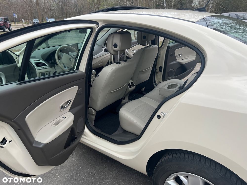 Renault Fluence 2.0 16V Privilege - 23