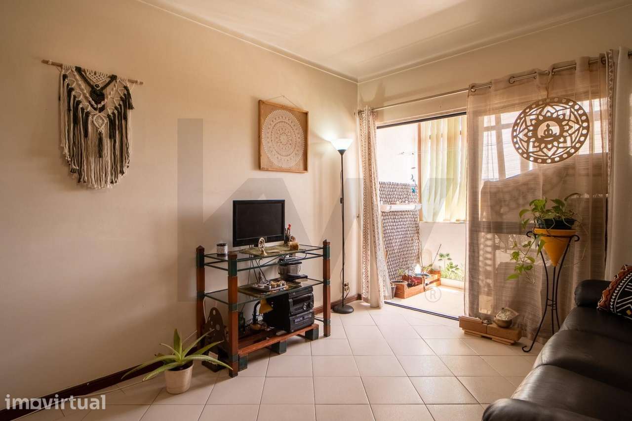 Apartamento T2 na Amadora – Luminosidade, Tranquilidade e Excelente Lo - Grande imagem: 2/20