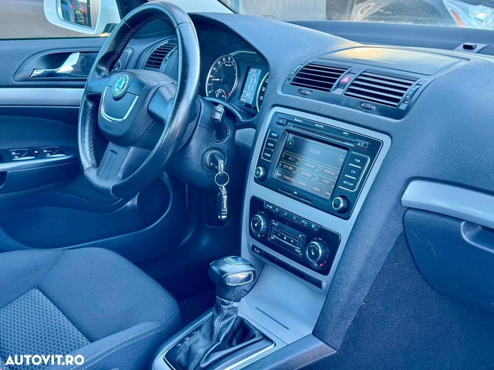 Skoda Octavia Combi 2.0 TDI Elegance Automatic - 25