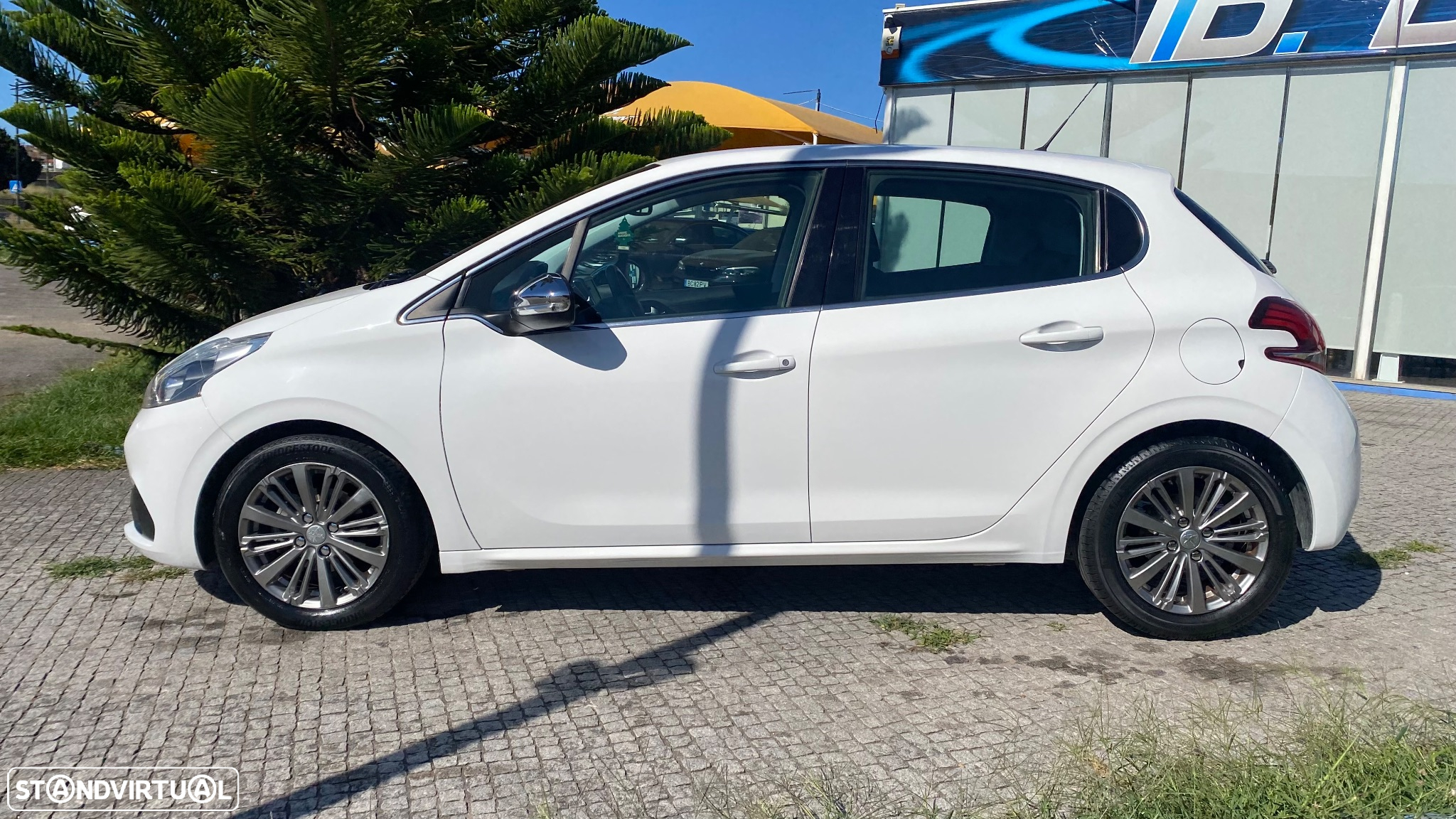 Peugeot 208 1.2 PureTech Allure - 15