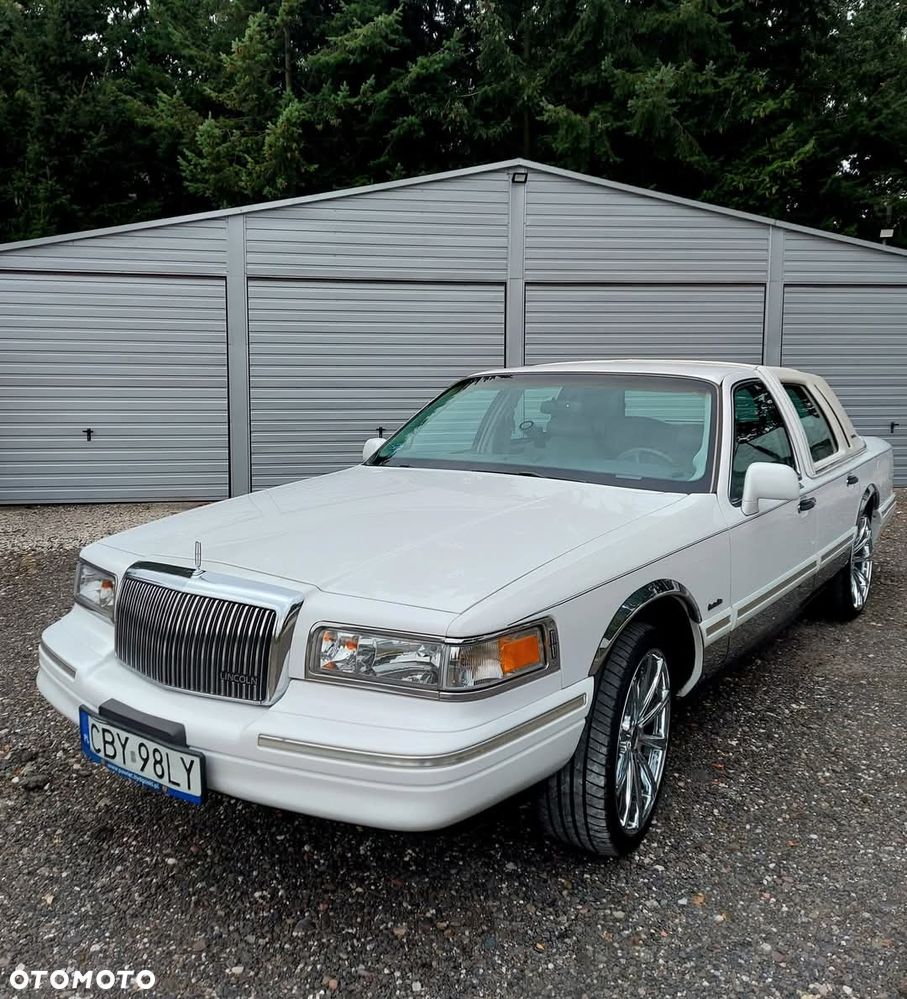 Lincoln Town Car - 1