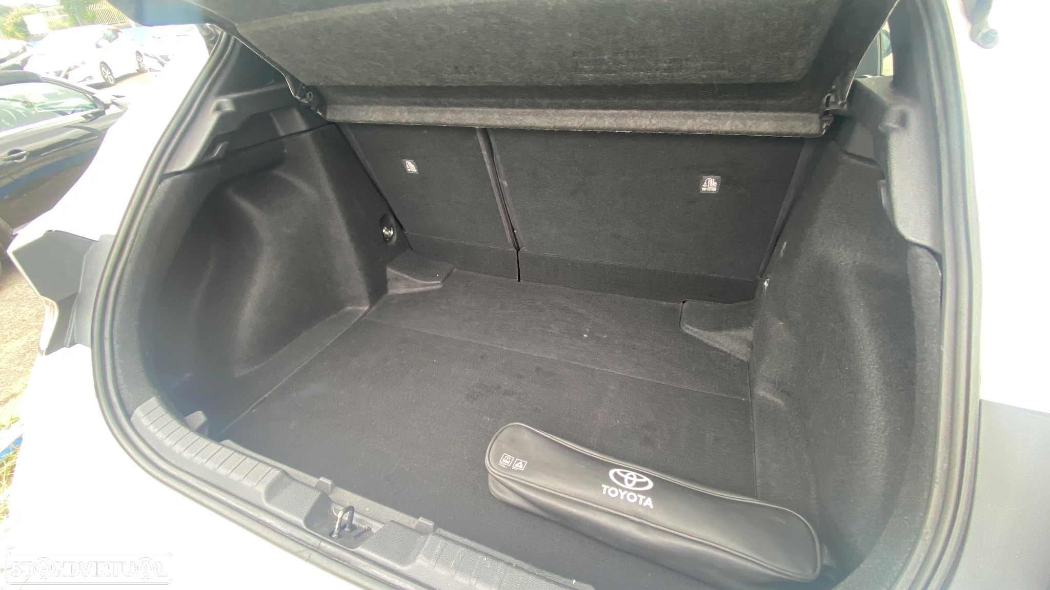 Toyota Corolla 1.8 Hybrid Comfort - 12