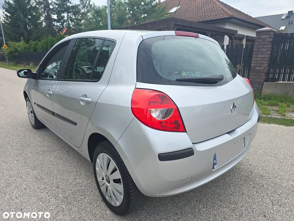 Renault Clio - 7