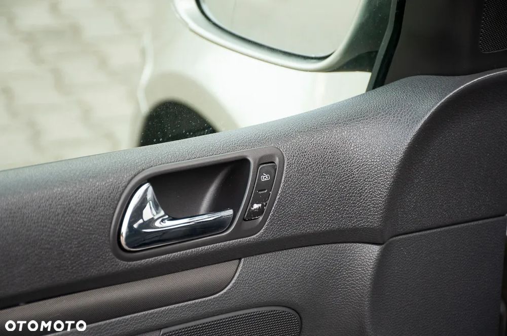 Volkswagen Golf 1.6 United - 36