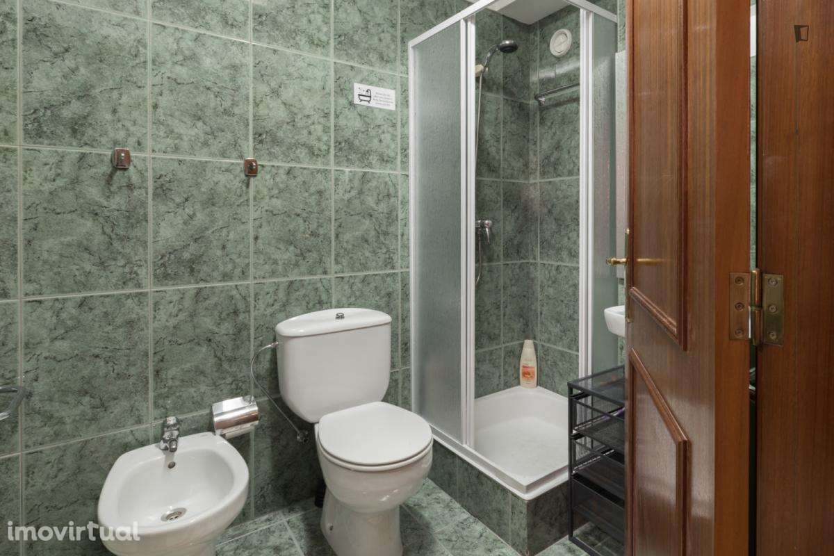 Quarto - localizado em Paranhos Porto - Grande imagem: 2/16