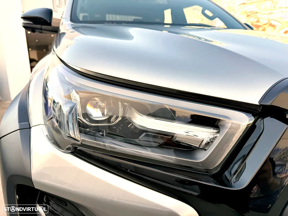 Toyota Hilux 2.8 D-4D 4WD GR Sport - 38