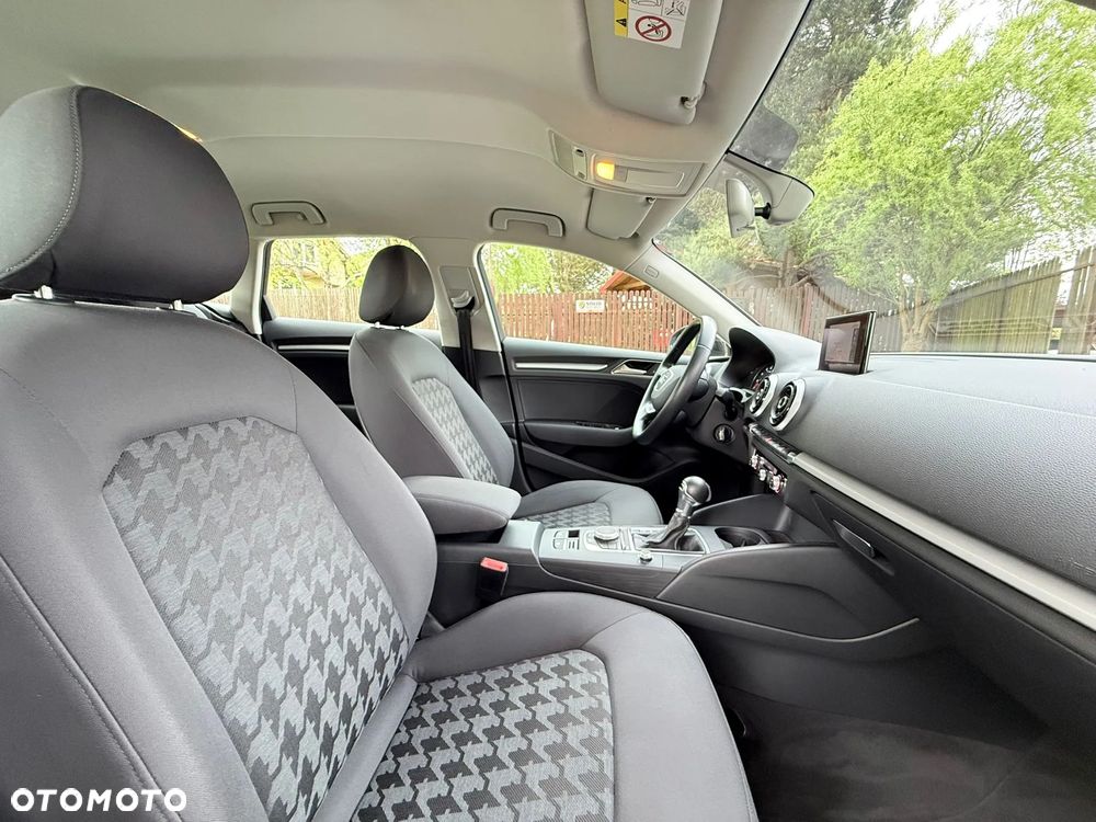Audi A3 Sportback 1.2 TFSI Attraction S tronic - 29