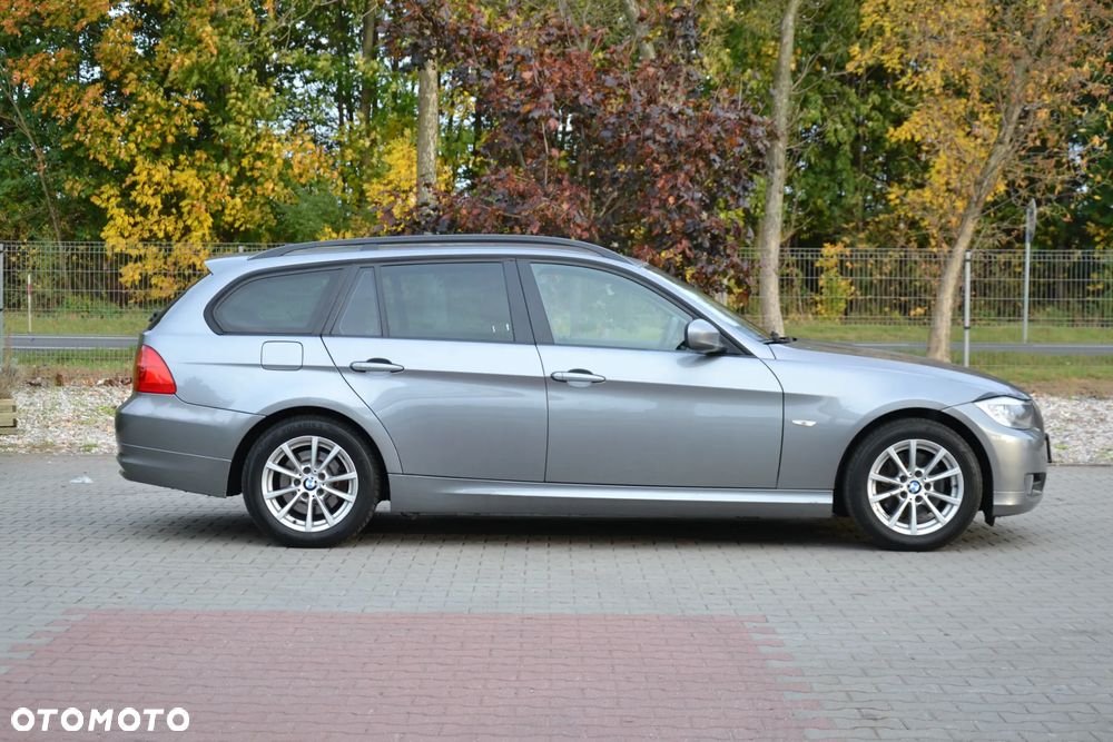 BMW 3 Series 2009 photo 5