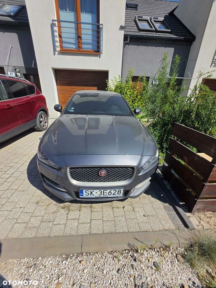 Jaguar XE 2.0 T R-Sport - 5