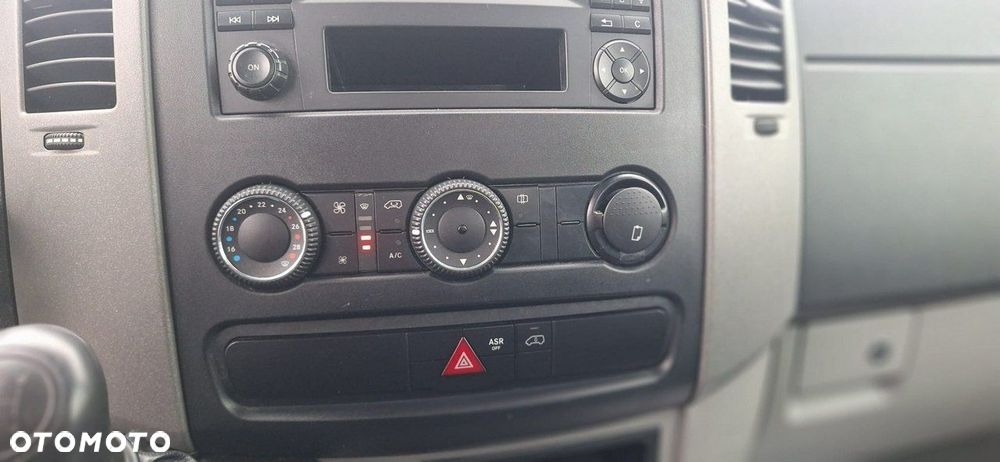 Mercedes-Benz Sprinter - 11