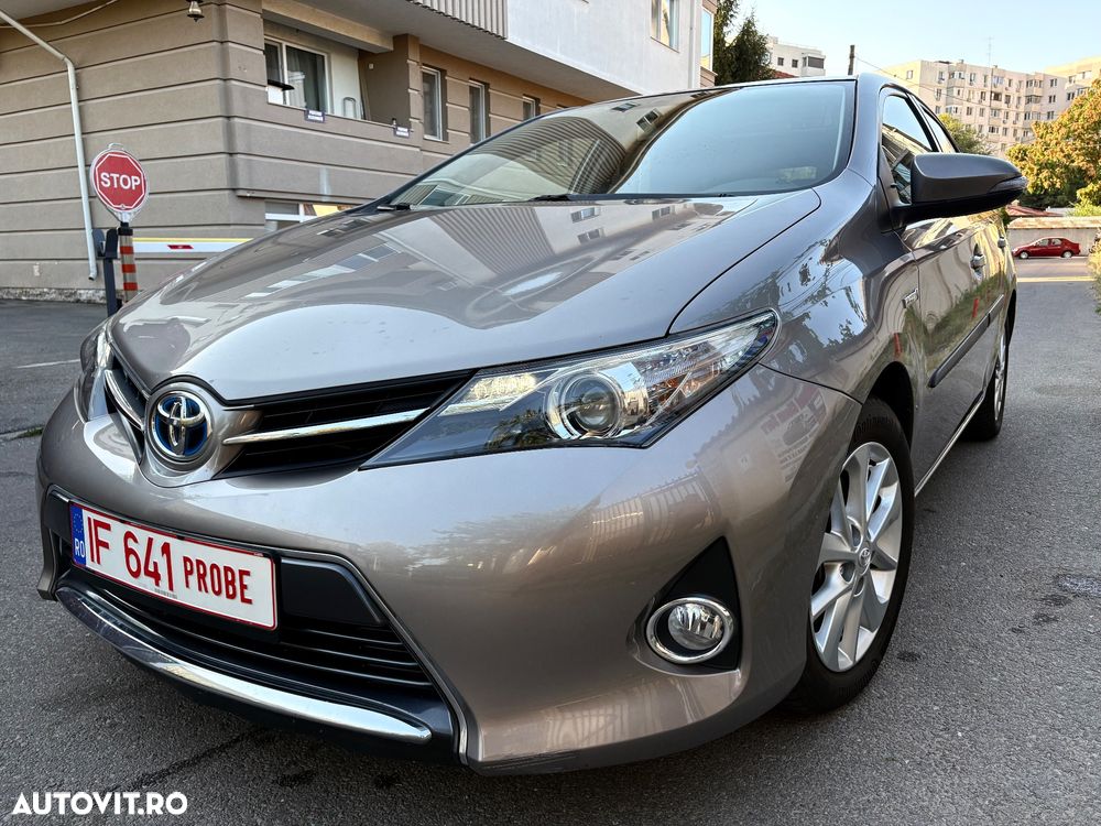 Toyota Auris 1.8 L VVT-i Luna - 1
