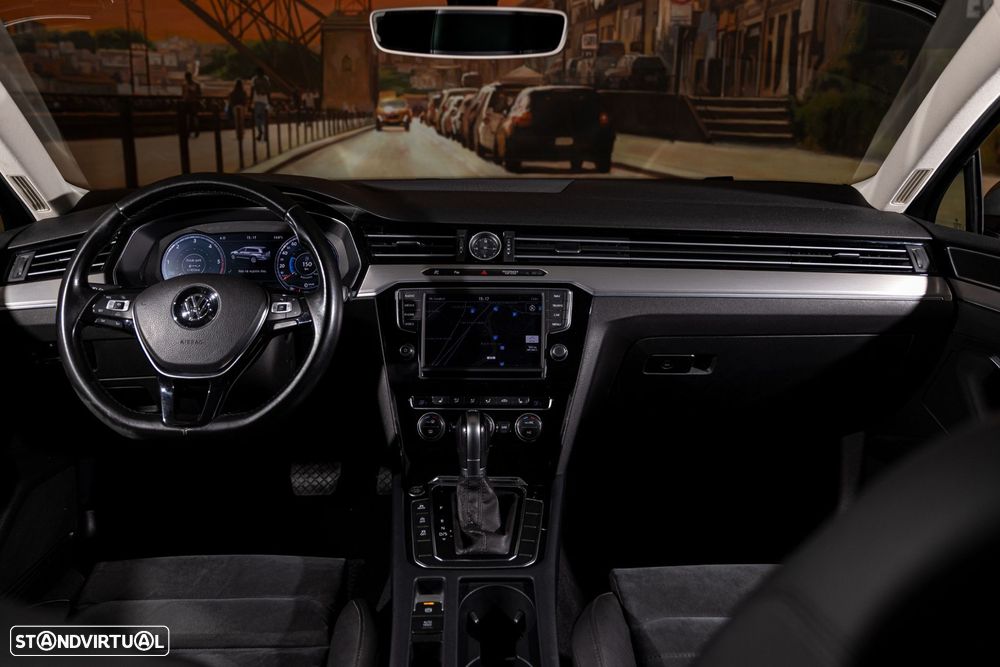 VW Passat Variant 2.0 TDi Highline DSG 4Motion - 10