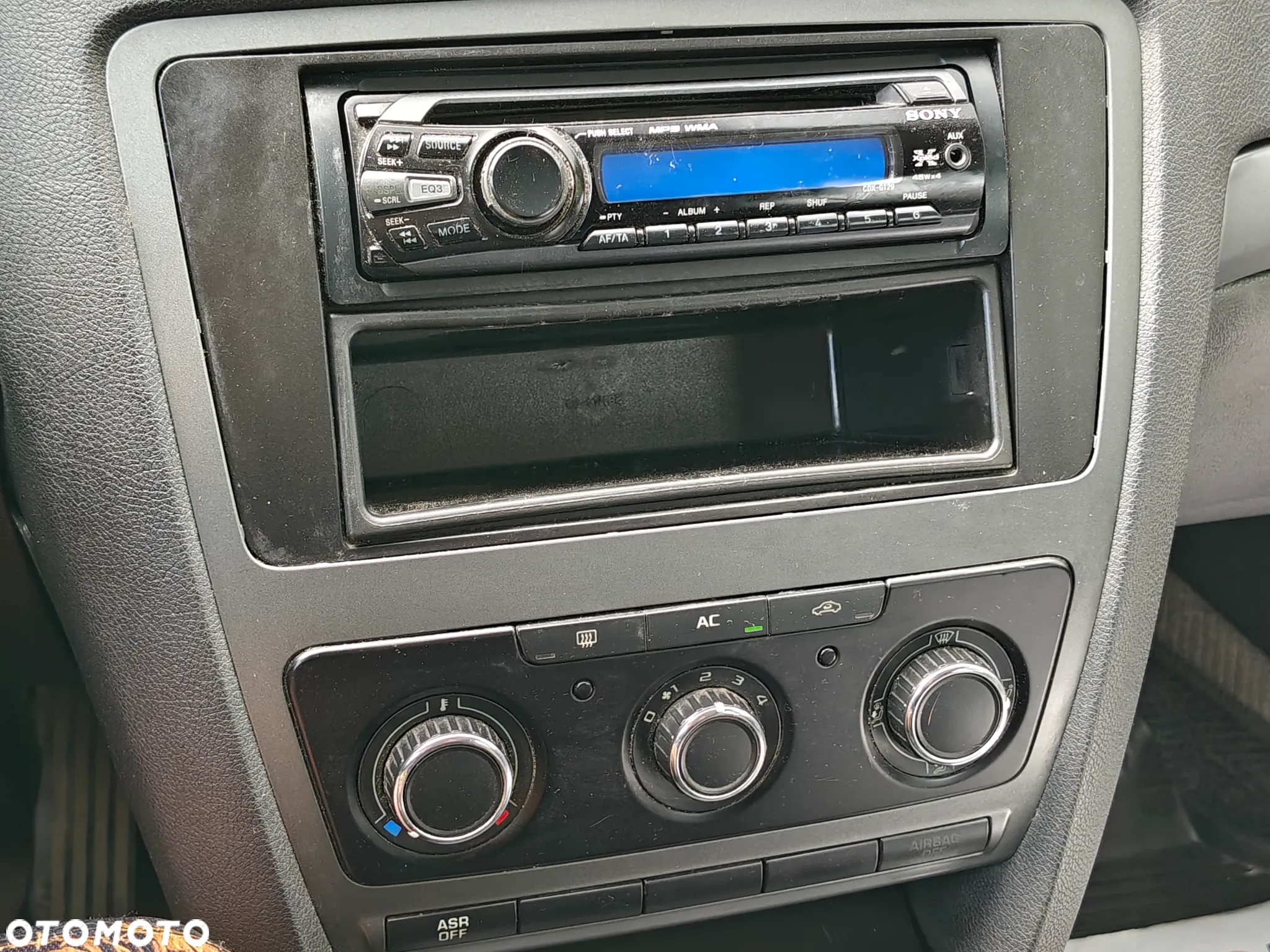 Skoda Octavia 1.6 Ambiente - 24