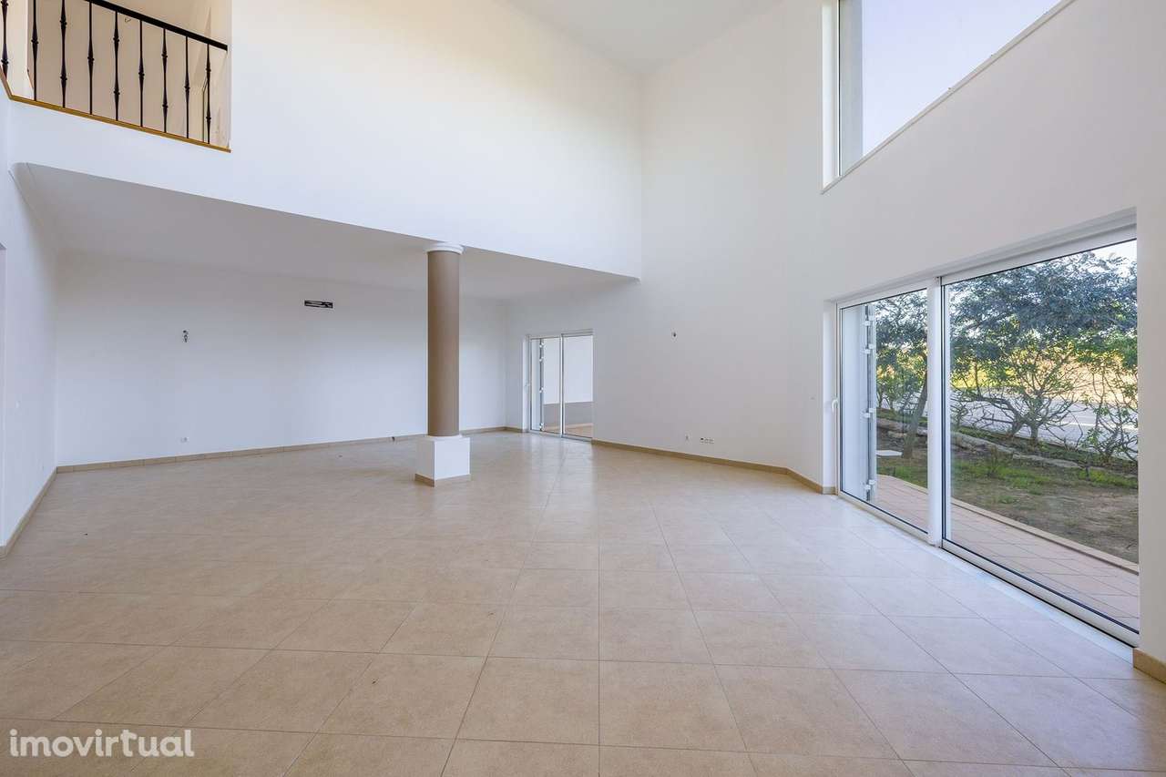 LUXUOSA MORADIA DE 4 QUARTOS NO SANTO ANTÓNIO GOLF RESORT, LAGOS – PRO - Grande imagem: 4/37