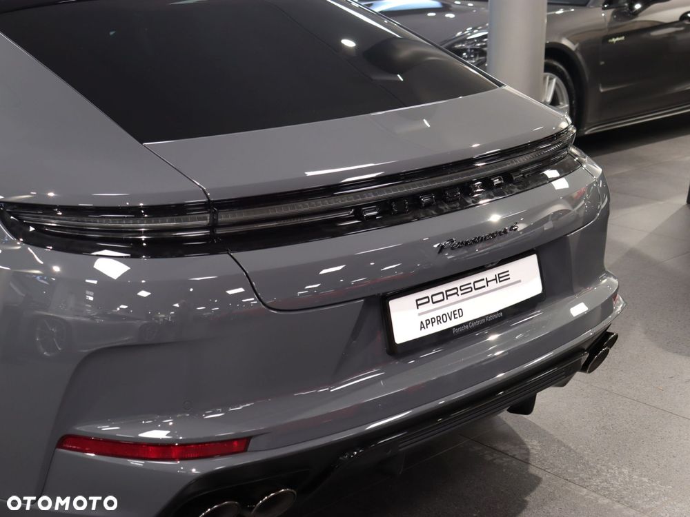 Porsche Panamera 4 E-Hybrid PHEV - 32